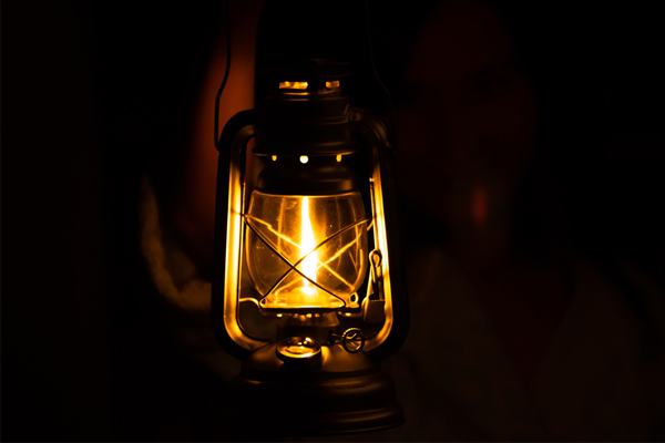 image of kerosene lamp